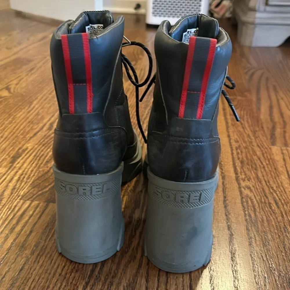 Sorel weather proof chunky heeled boots. Army green. Size 10.5. Worn once